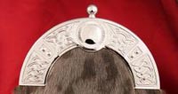 no.7 engraved cantle with polished centrepiece