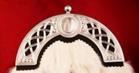 no.8 finely engraved with polished centrepiece
